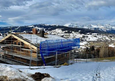 Chalet de montagne avec charpente vieux bois